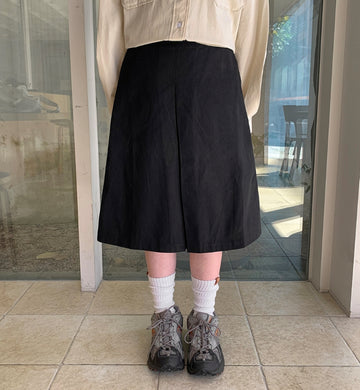 Hilboo Pintuck Banding Midi Skirt